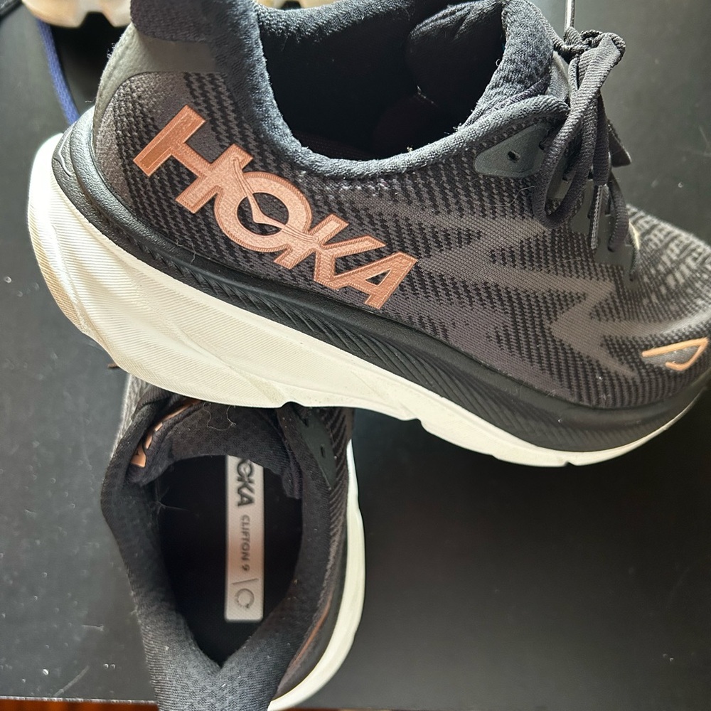 HOKA CLIFTON 9